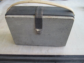 Jedno z prvních přenosných transistorových radii - 2