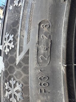Zimní pneu 215/55 r17 vzorek 8mm - 2