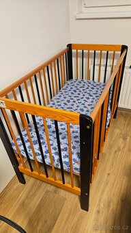 Dětská postýlka dřevěná + matrace - 2