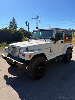 Jeep Wrangler 4.0 L6 manual - 2