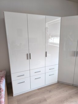 Šatní skříň - 2