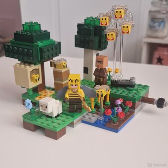 Lego Minecraft 21165 včelí farma - 2