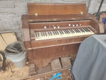 Prodám staré harmonium - 2