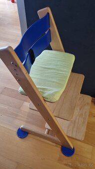 Dětská dřevěná židlička. - 2