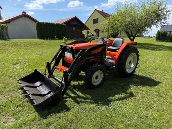 Malotraktor Kubota GL320 Grandel s celním nakladačem - 2