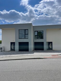 Prodej rodinného domu 196 m. Hluboká nad Vltavou - 2