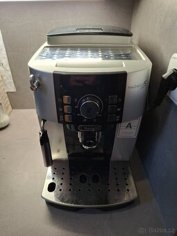 Prodám kávovar Delonghi Magnifica S - 2