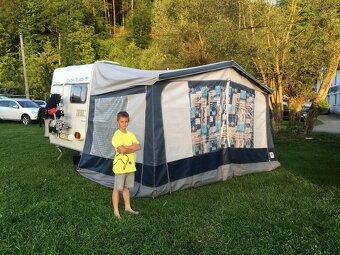 Prodám obytný přívěs karavan, 4 osoby, super stav, r.v. 2002 - 2