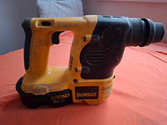 Aku kladivo DEWALT DC 212 SDS+ - 2