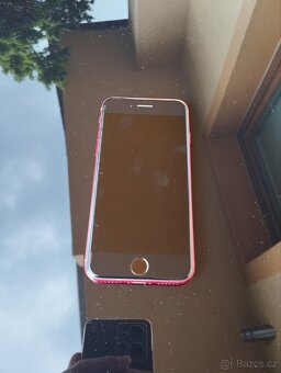 iPhone 8 - 128 GB - skvělý stav - ohlášený iCloud - 2