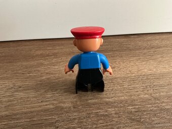 Lego duplo figurka průvodčí - 2