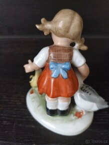 Soška - DĚVČÁTKO S HUSOU A HOUSATY - 2