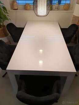 Kvalitní jídelní stůl - 2