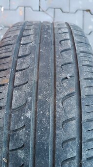 Pneu 215/65 R15 - 2