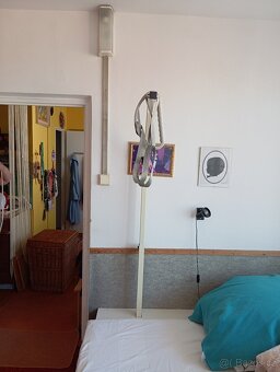 Hrazda k posteli - 2