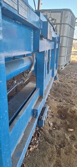 Prodám hydraulické kleště na hranaté balíky - 2