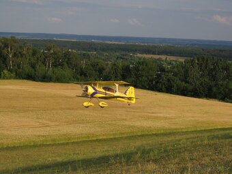 Žlutý dvouplošník RC - 2