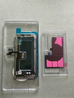 iPhone X iFixit baterie a LCD displej - 2