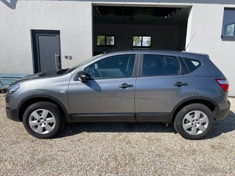 NISSAN QASHQAI 1,6 BENZÍN NAJETO POUZE 45000KM - 2