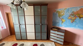 Prodám šatní skříň a komodu IKEA - 2