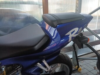 Prodám zadni sedlo na moto yamaha YZF R1 98, 99 RN01 - 2