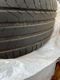 Pneu 235/55/R18 100V - 2