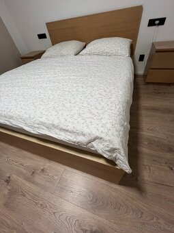 Postel ikea + noční stolky - 2