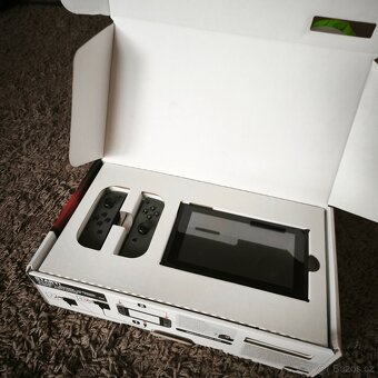 Nintendo Switch + příslušenství - 2