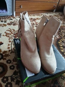 Béžové semišové boty Baťa vel. 39 - 2
