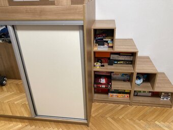 Vyvýšená postel se skříňí - 2