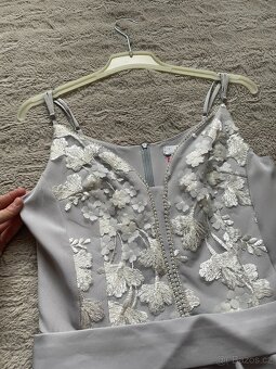 Plesové společenské krátké šaty se zdobením - bílé/šedé - 2