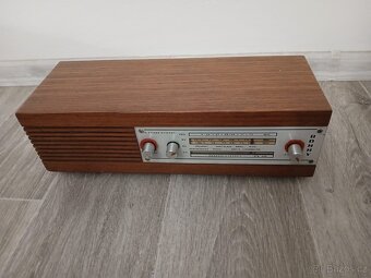 Staré retro funkční rádio - 2