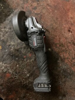 Uhlová bruska parkside - 2