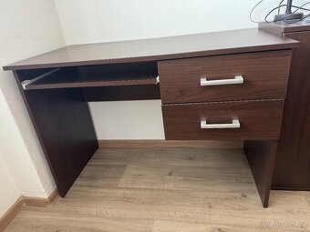 Psací stůl. - 2
