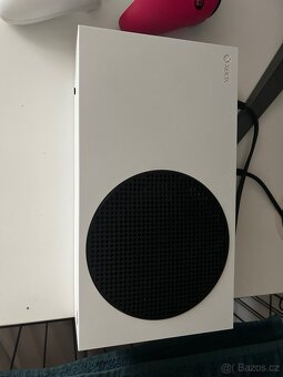 Xbox Series S v super stavu + 2 ovladače - 2