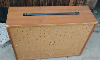 Reprobox Tesla - 2