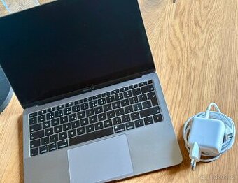 MacBook Air 13" (2019, Intel i5) - 2