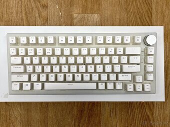 Yenkee Odyssey YKB 31 – kompaktní mechanická RGB klávesnice - 2