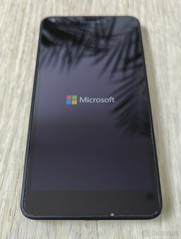 Microsoft Lumia 640 Dual SIM černá - 2