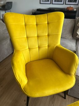 Žluté křeslo s taburetem - 2