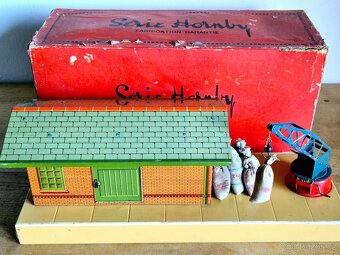 Vláčky - nádražní překladiště s jeřábem, Hornby,  1930 - 2