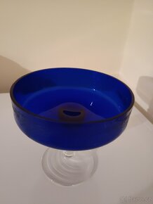 Kobaltová broušená miska na noze - 2