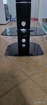 Sklěněna police pod televizi - 2