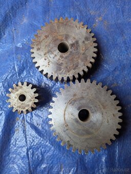Čelní ozubená kola M4 36Z , 16Z - c. nabídněte - 2