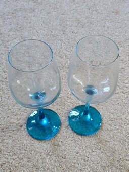 Magické skleničky s modrou nohou - 2