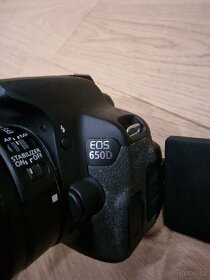 Canon eos 650D s bleskem a příslušenstvím - 2