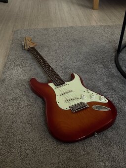 Fender Squier Standard Stratocaster Cherry Sunburst - 2