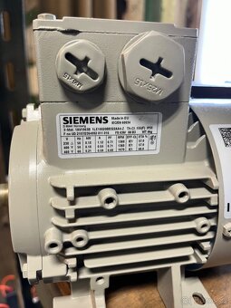 Elektromotor siemens Č25 - máme dva - 2