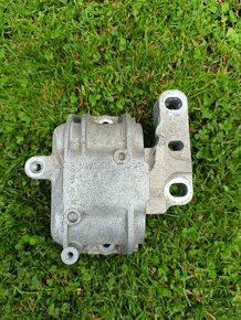 Silentblok motoru 1K0199262M VW CC 2.0 TSi 147 kW r.v. 2010 - 2