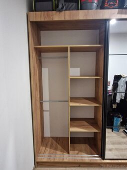 Šatní skříň - 2